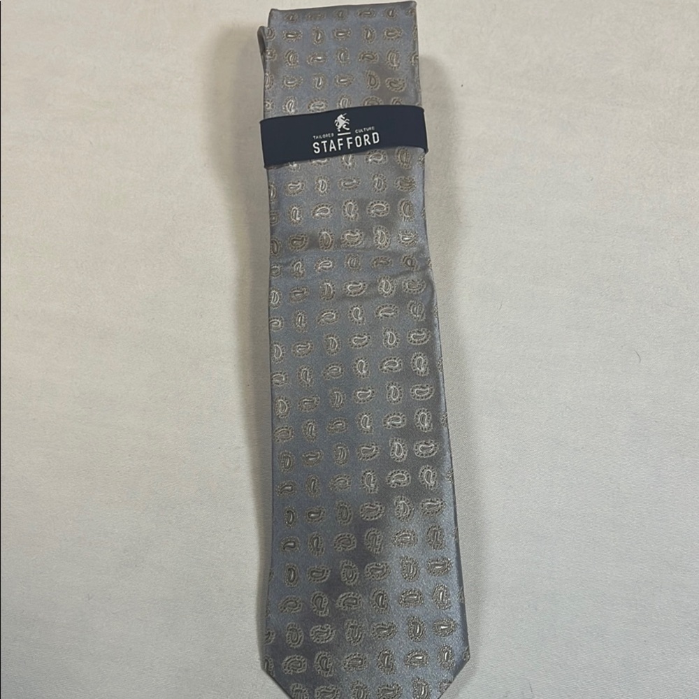 Stafford 100% Silk Gray Paisley Necktie Men's Classic Formal Business Accessory